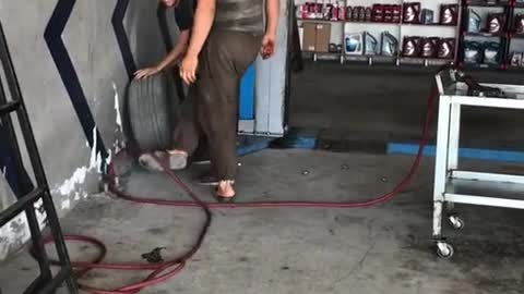 Repair shop, automobile tire disassembly and maintenance