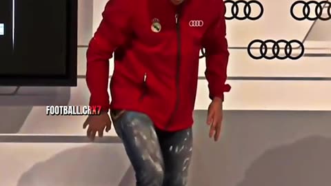 what do you feel is the real goat 🥶🐐 Messi or Ronaldo