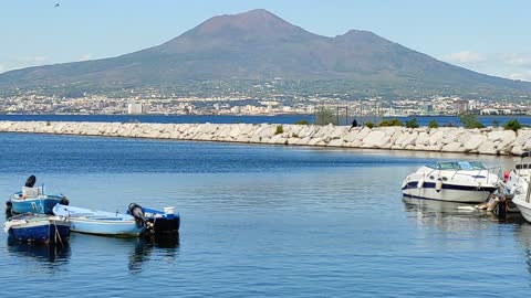 Castellammare di Stabia Porto, barche e Vesuvio