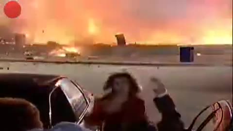 Explosão do shopping Tropical Tower em Torre de Babel (1998)