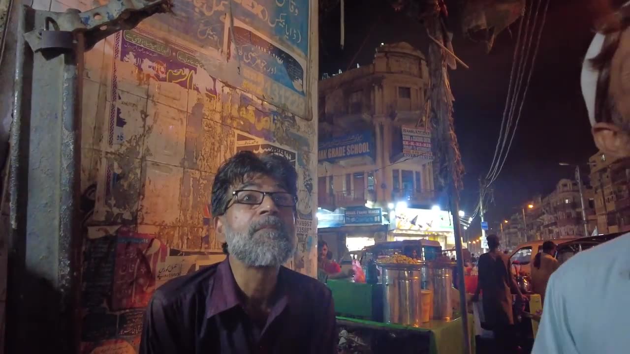 Trying the best Paskistani food ,Karachi