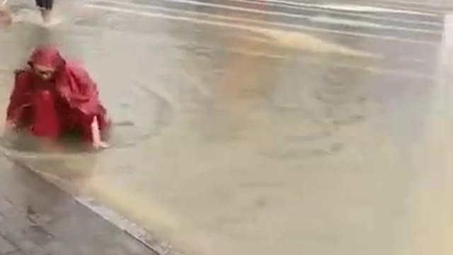 Crazy Fishing! Throw Cast Net On Street After Heavy Rain