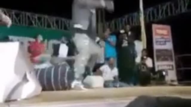 Rapper throws off fan