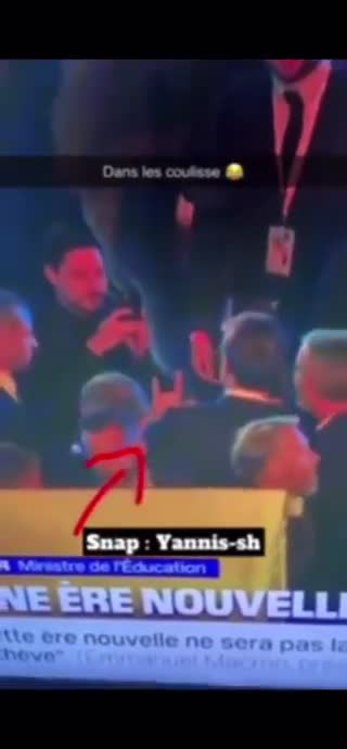 Quand Macron fait signe à sa famille