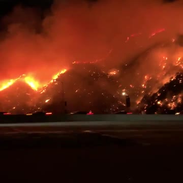 Massive brush fire captured on camera from 405 Freeway in Los Angeles