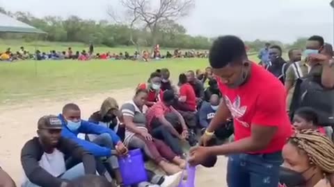 Hundreds of Africans waiting at USA border