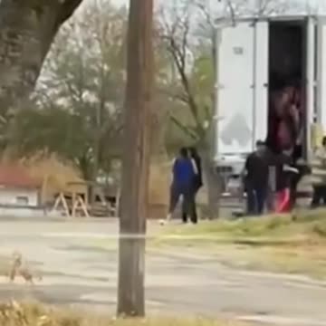 Human smuggling caught on video in Pearsall, Texas…