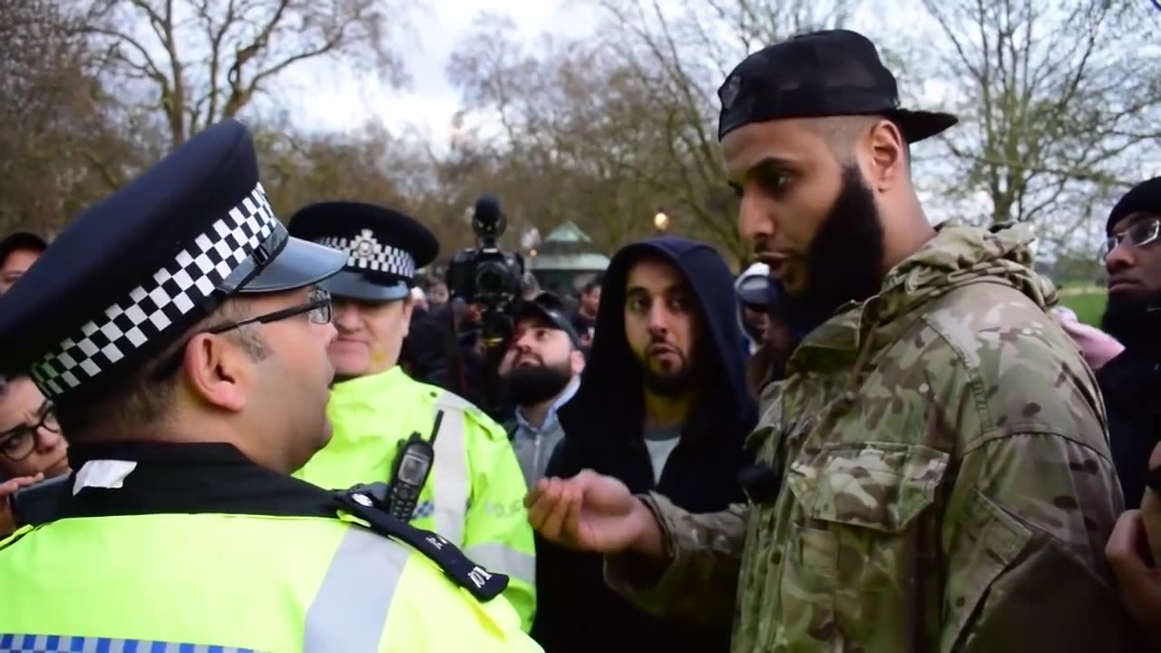 British Police Tell Muslim Not to Pray In SC