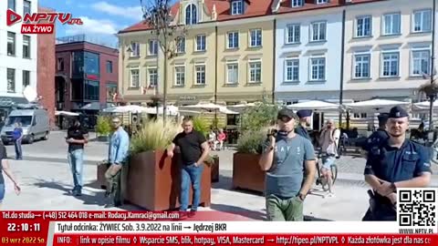 Rodacy-Kamraci "witają" Morawieckiego