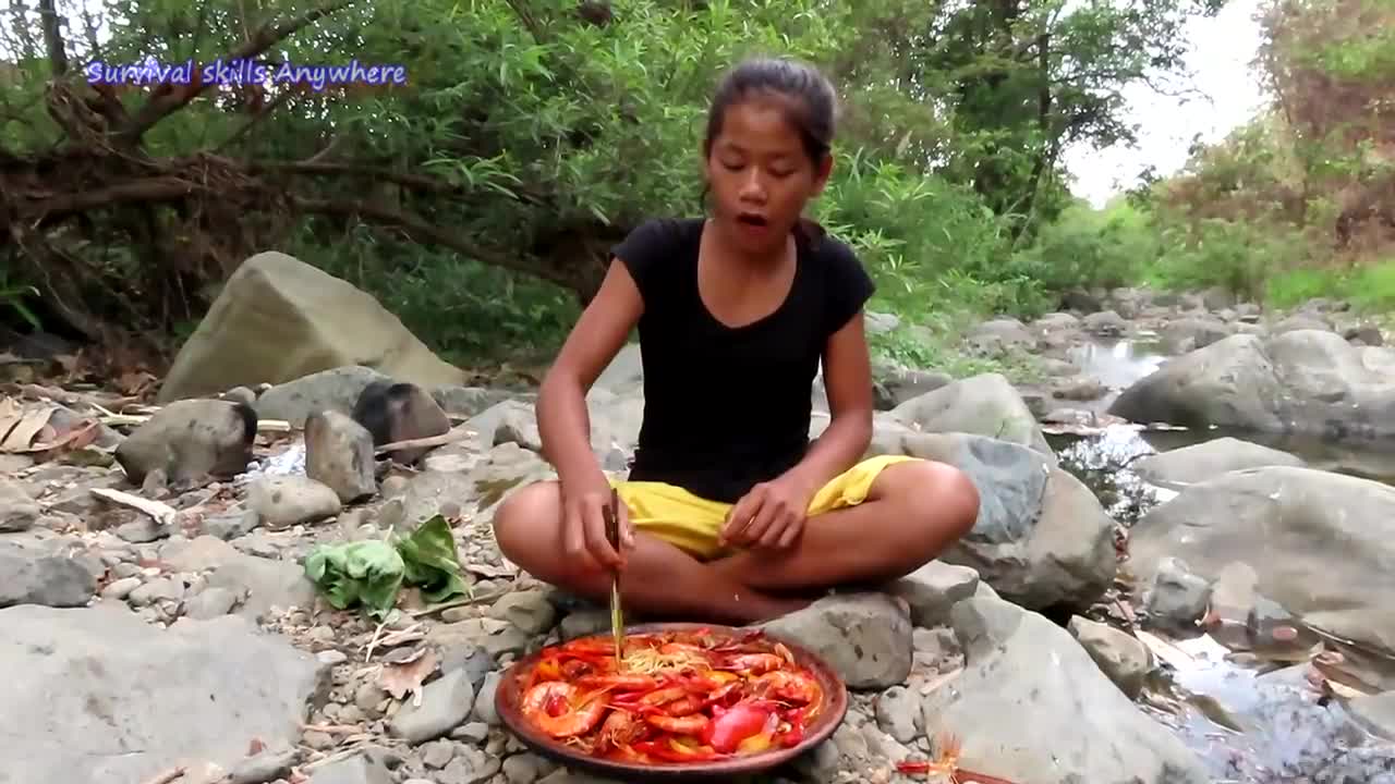 Cooking Shrimp Curry Spicy with Bell peppers for Food - Survival skills Anywhere Ep 87