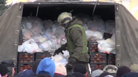 Russian military personnel delivered 75+ tones of humanitarian aid toKherson