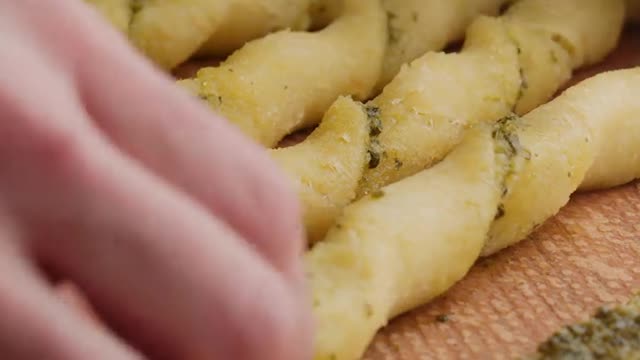 1-Min Recipe • Keto bread twists by diet Doctor