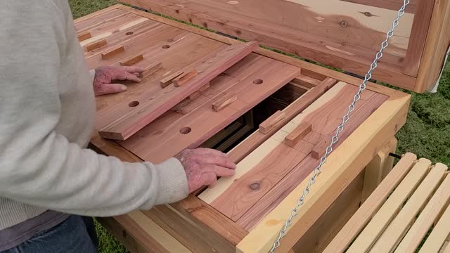 Cedar Horizontal Bee Hive