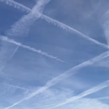 This is crazy!! Chemtrails - Unknown location