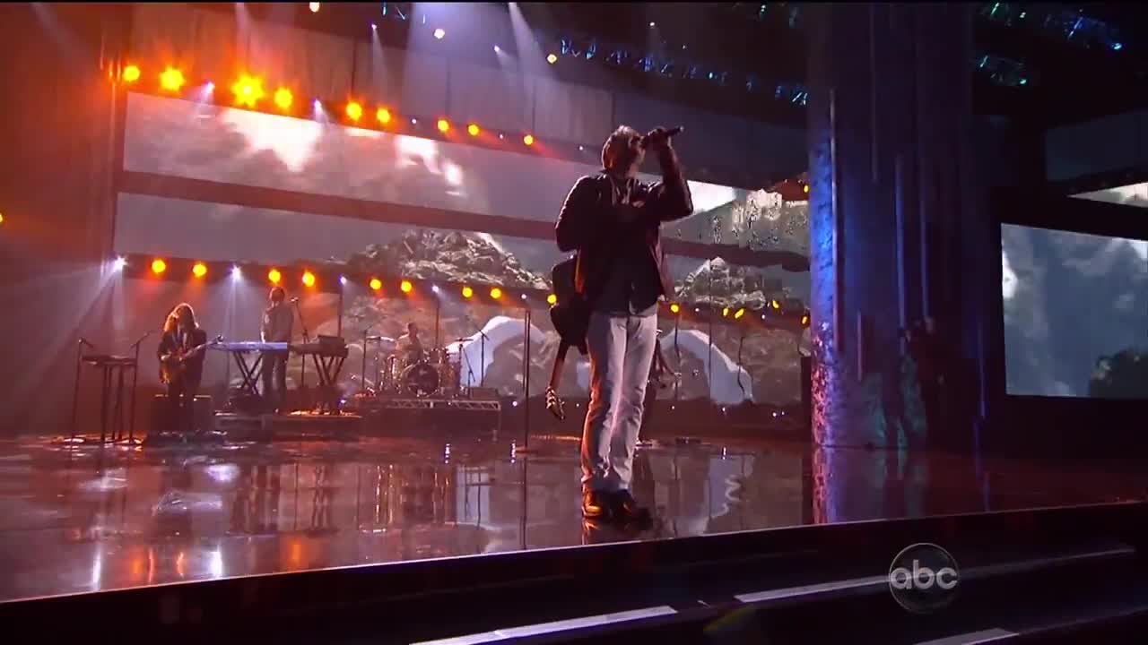 OneRepublic - Good Life (Live at the 2011 American Music Awards)