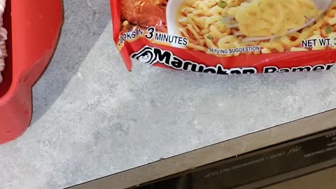 Eating Maruchan Ramen Noodle Beef Flavor, Dbn, MI, 6/22/24