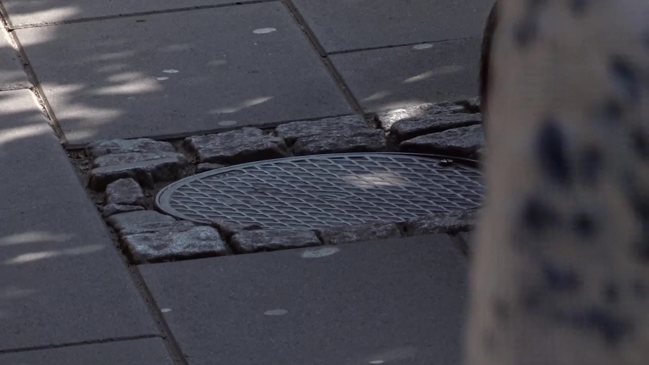 Löst brunnslock vid Södergatan i Helsingborg 7 Aug. 2017