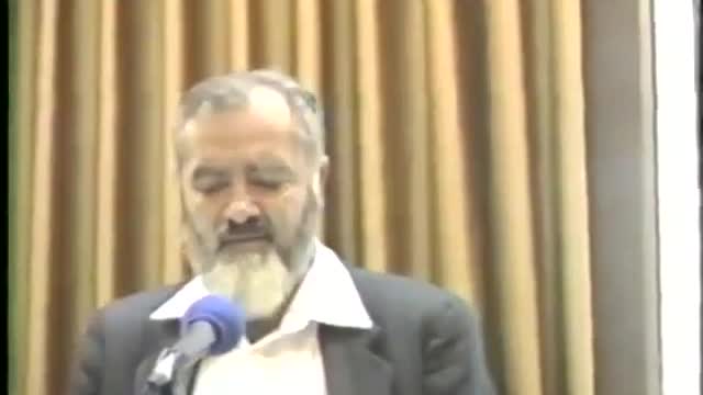 Rabbi Meir Kahane speaks after being disqualified for the 1988 Knesset elections