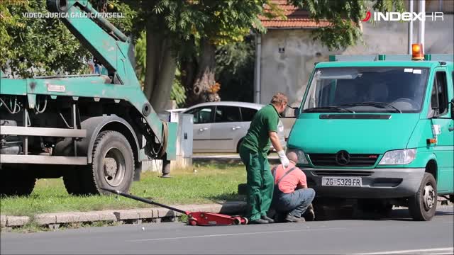 Sudarila se dva kamiona u Zagrebu, ozlijeđena jedna osoba