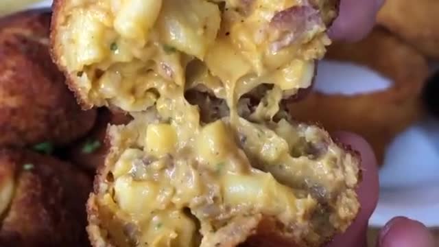 FRIED BACON MAC N CHEESE BALLS