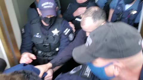 Oregon state citizens trying to enter the Capitol