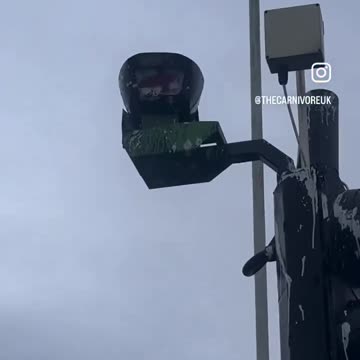 More London government ULEZ Cameras have been DESTROYED by 'Blade Runners' using Paint Balls! 📹🟡🔫