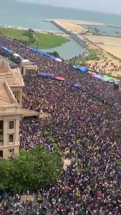 Sri Lanka: protesters take over presidential palace July 7, 2022