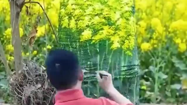 He drew the nature of the tree from behind