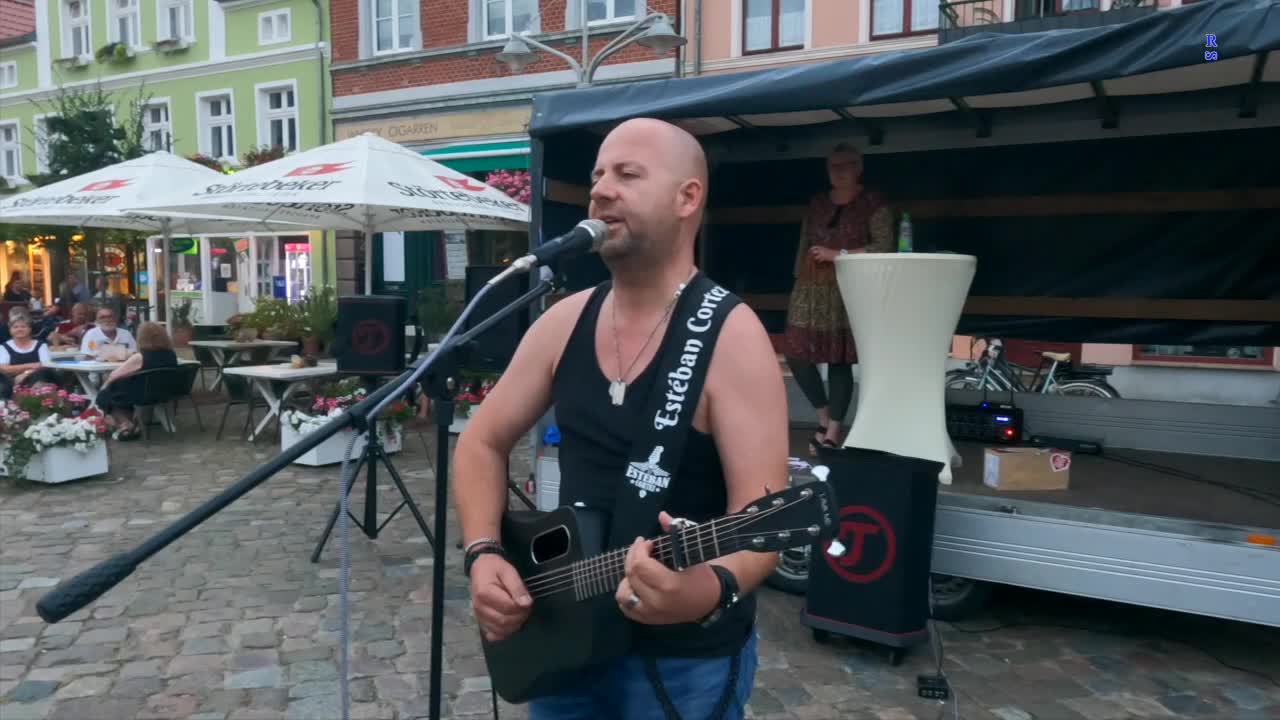 Ueckermünde - Estéban Cortes präsentiert seine Lieder 17-08-2022