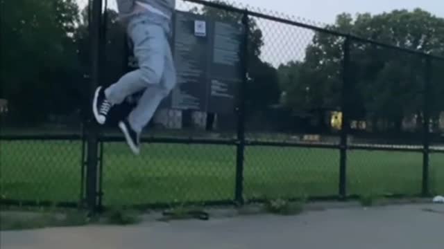 Fence wedgie