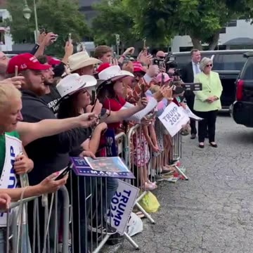 Trump makes a quick stop in Westwood, California for some ice cream at Carvel