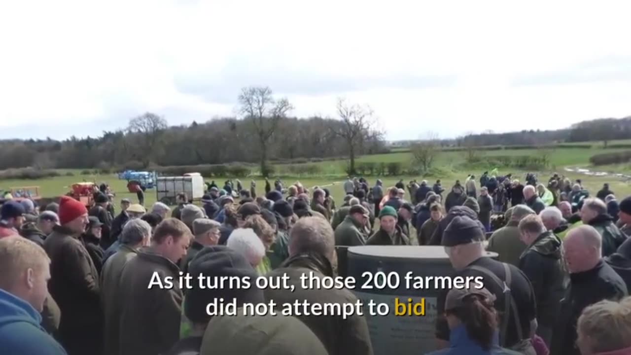 💖 200 Farmers Stay Silent At Auction So Family Could Buy Back Their Family Farm