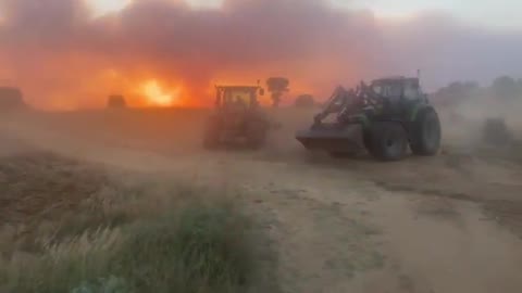 Spanish farmers on the front line in Zamora to prevent fires from reaching the town and homes