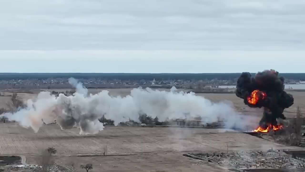 🔴 Ukraine War - Russian MI-24 Hind Helicopter Downed By Frontal Hit Of Ukrainia