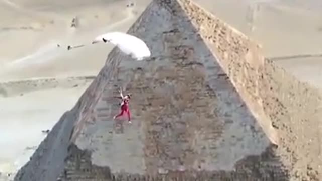 PARACHUTE JUMPING IN THE PYRAMIDS OF EGYPT - BEAUTIFUL