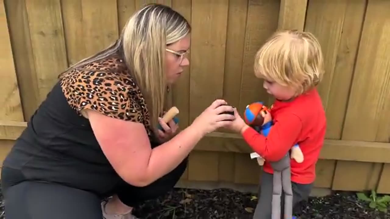 BLIPPI DINOSAUR EGG HUNT with Monty