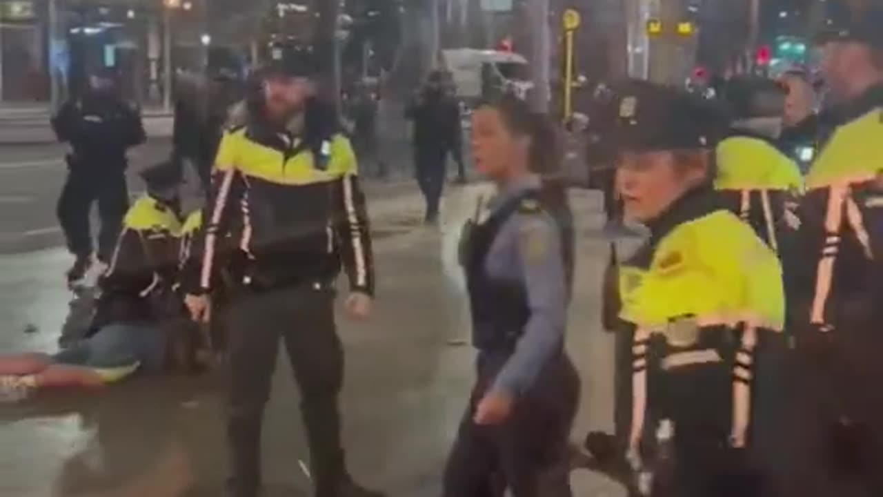 Gardaí beating up kids in Dublin tonight