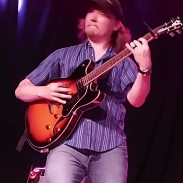 James Britton (Gwen Levey & The Breakdown) - LIVE @ Eastside Bowl (Short 5)