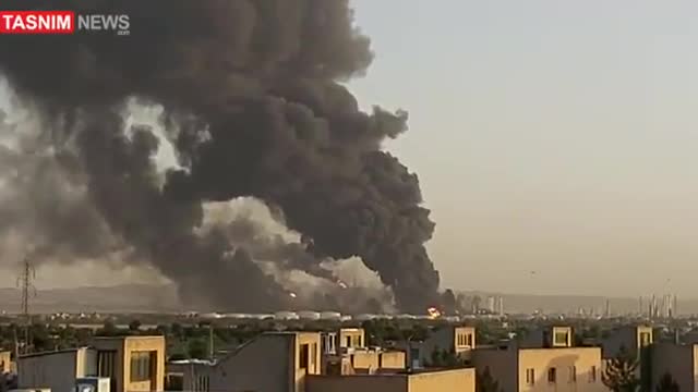 Shahid Tondguyan oil refinery in #Tehran, Iran in flames.