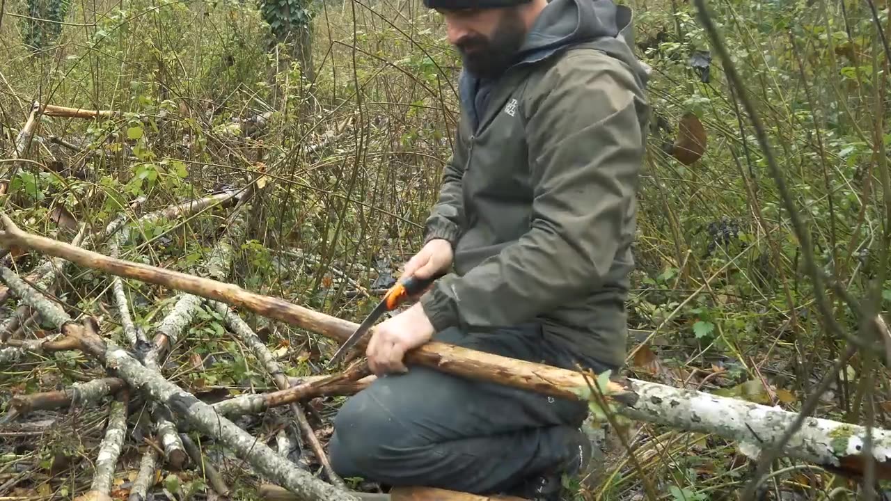 Building complete and warm survival shelter | Bushcraft earth hut, grass roof & fireplace with clay