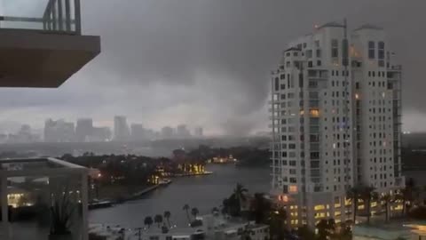 🚨UPDATE: A Large Tornado touches down on the ground in the area of Fort Lauderdale