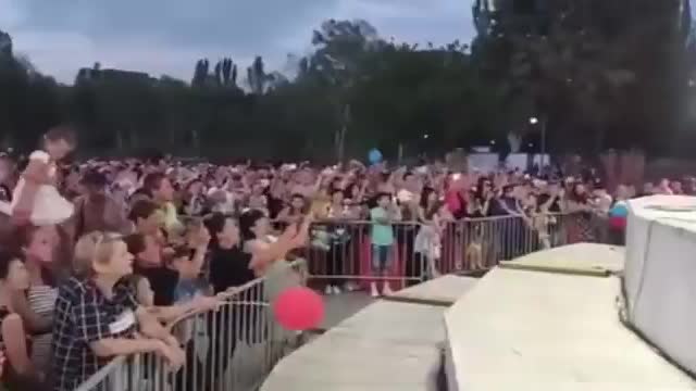 live concert from war zone