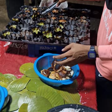 3am arrived in Manticao just in time to see the day’s first batch of Bibingka being made!!
