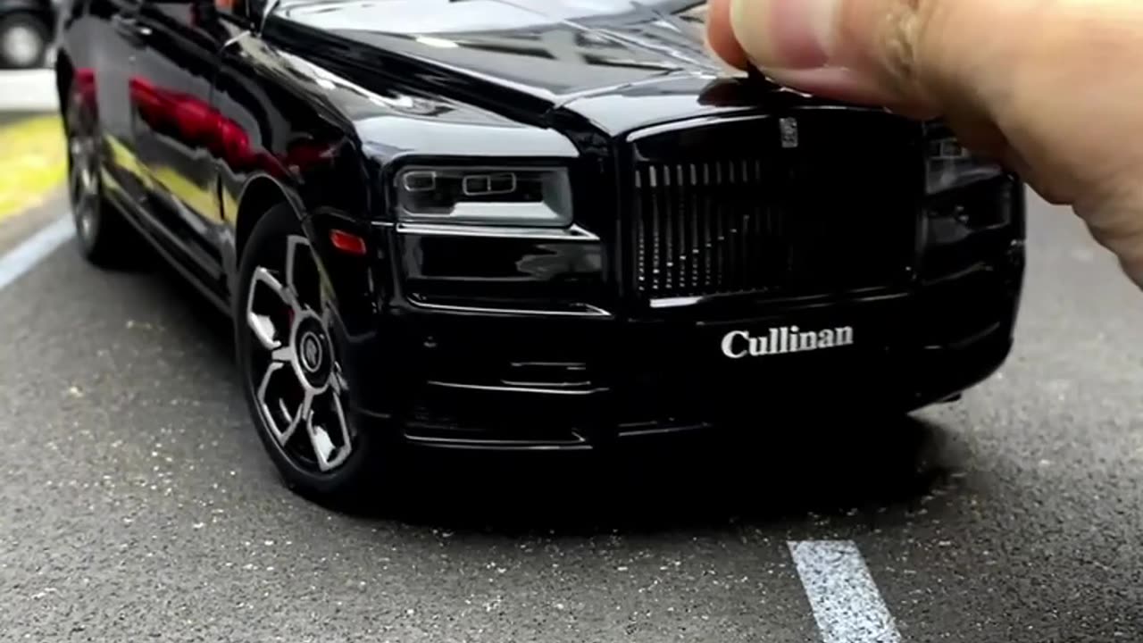 Review & Unbox Rolls-Royce Cullinan SUV Model