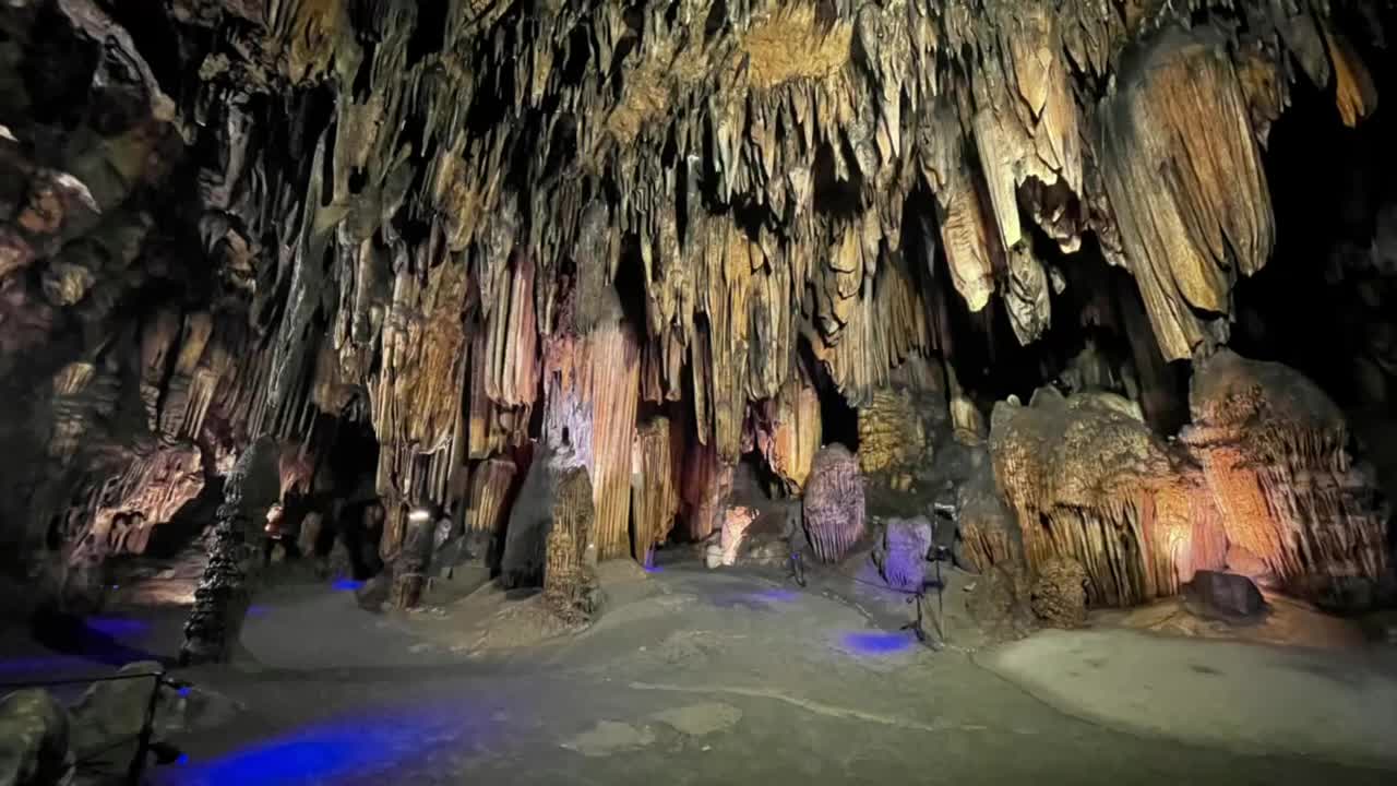 Desoto Caverns w/ Christmas Laser Light Show