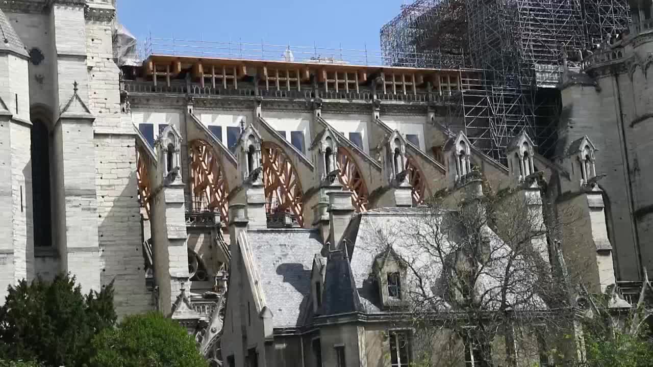 Continúan las obras en Notre Dame tras su paralización por la pandemia de coronavirus