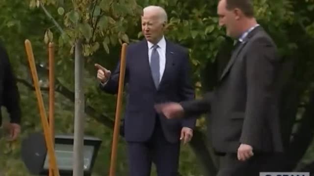 “Come on, Joe!” – Dr. Jill Bosses Joe Biden Around Before He Gets Lost at Tree Planting Ceremony