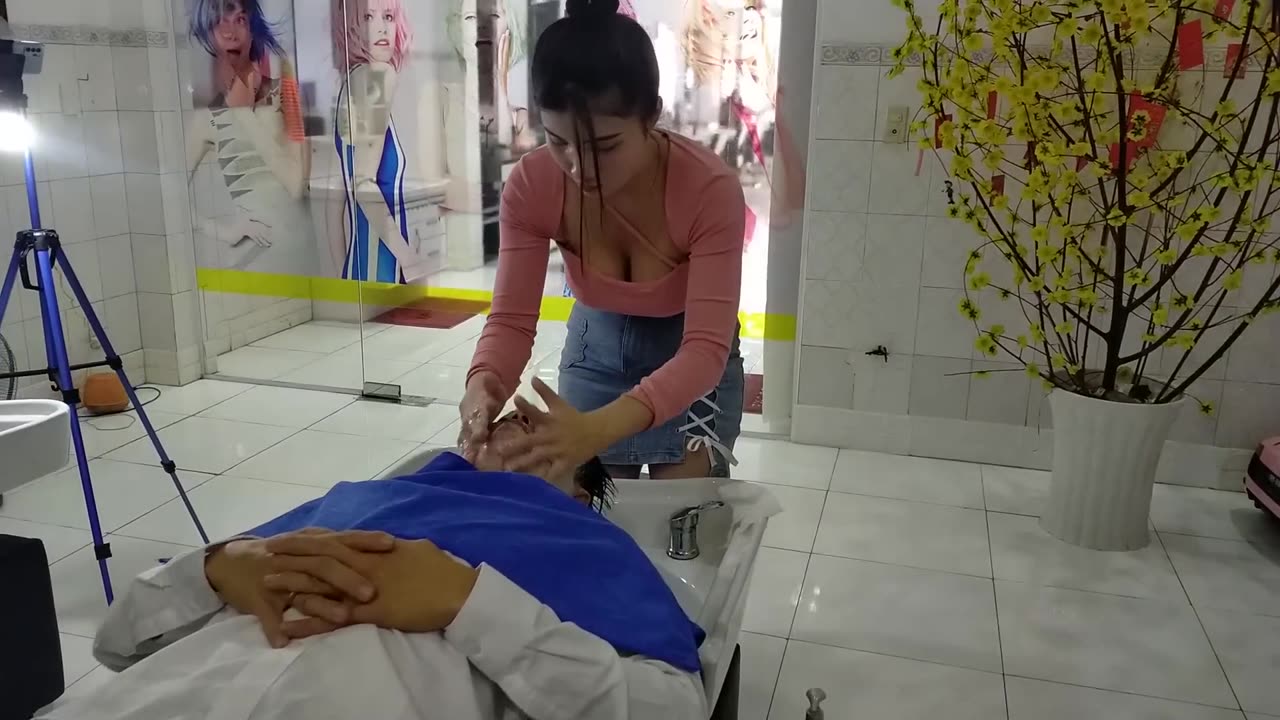 Relax with a beautiful girl like a queen, the number one relaxing barbershop in Vietnam