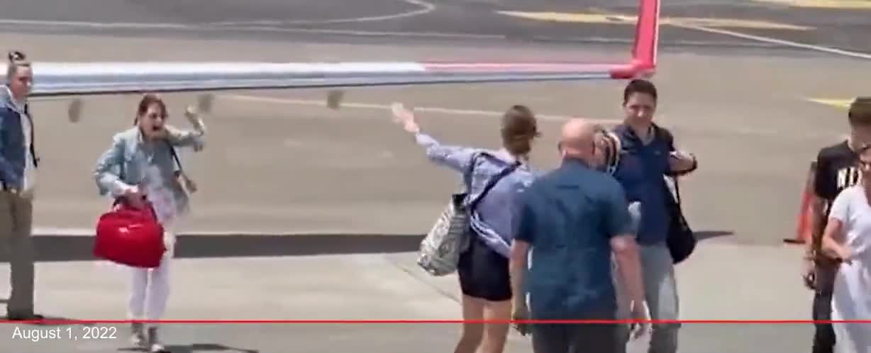 The utter hypocrisy of Trudeau -- maskless on private jet
