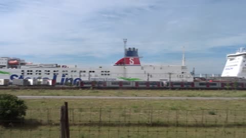 De Stena Line Schepen in Hoek van Holland, hee? gaat de metro al naar het strand?